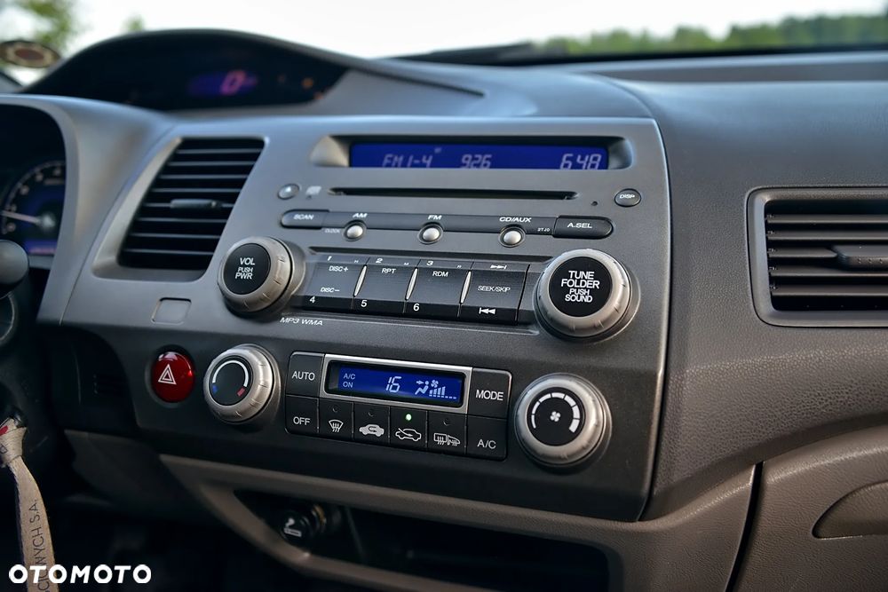Honda Civic 1.8 Executive - 29