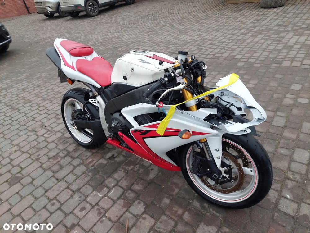Yamaha R1 - 7