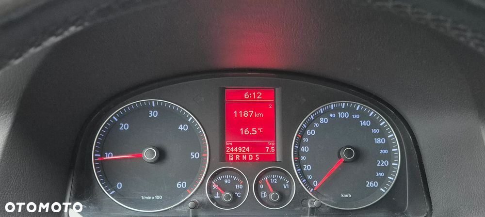 Volkswagen Touran 2.0 TDI Highline DSG - 15