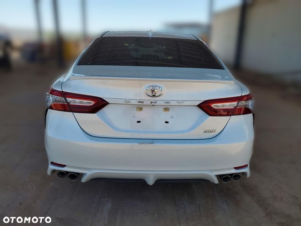 Toyota Camry - 6