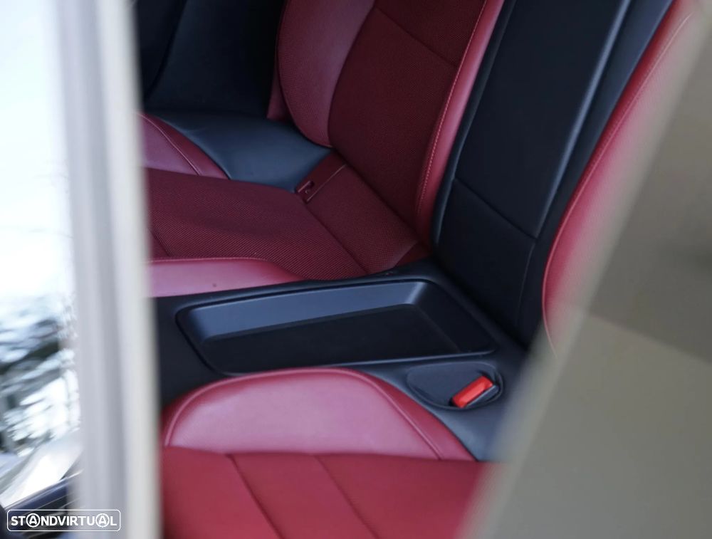 Porsche Taycan Turbo - 28