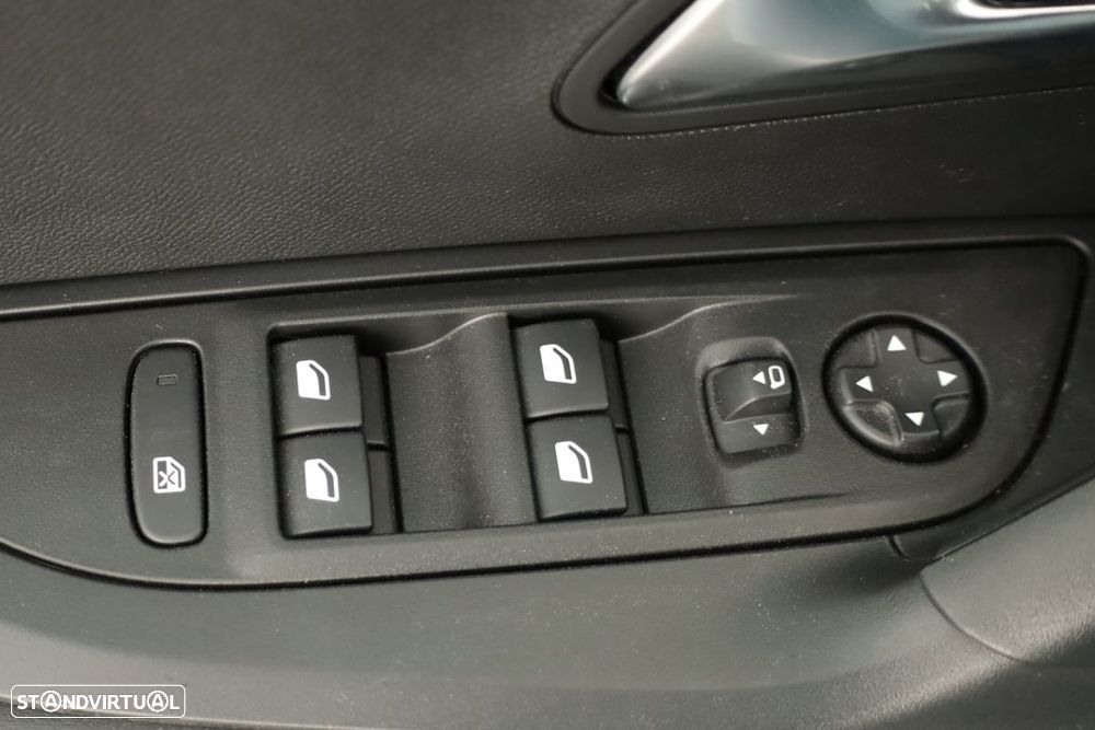 Peugeot e-2008 54 kWh Allure - 21