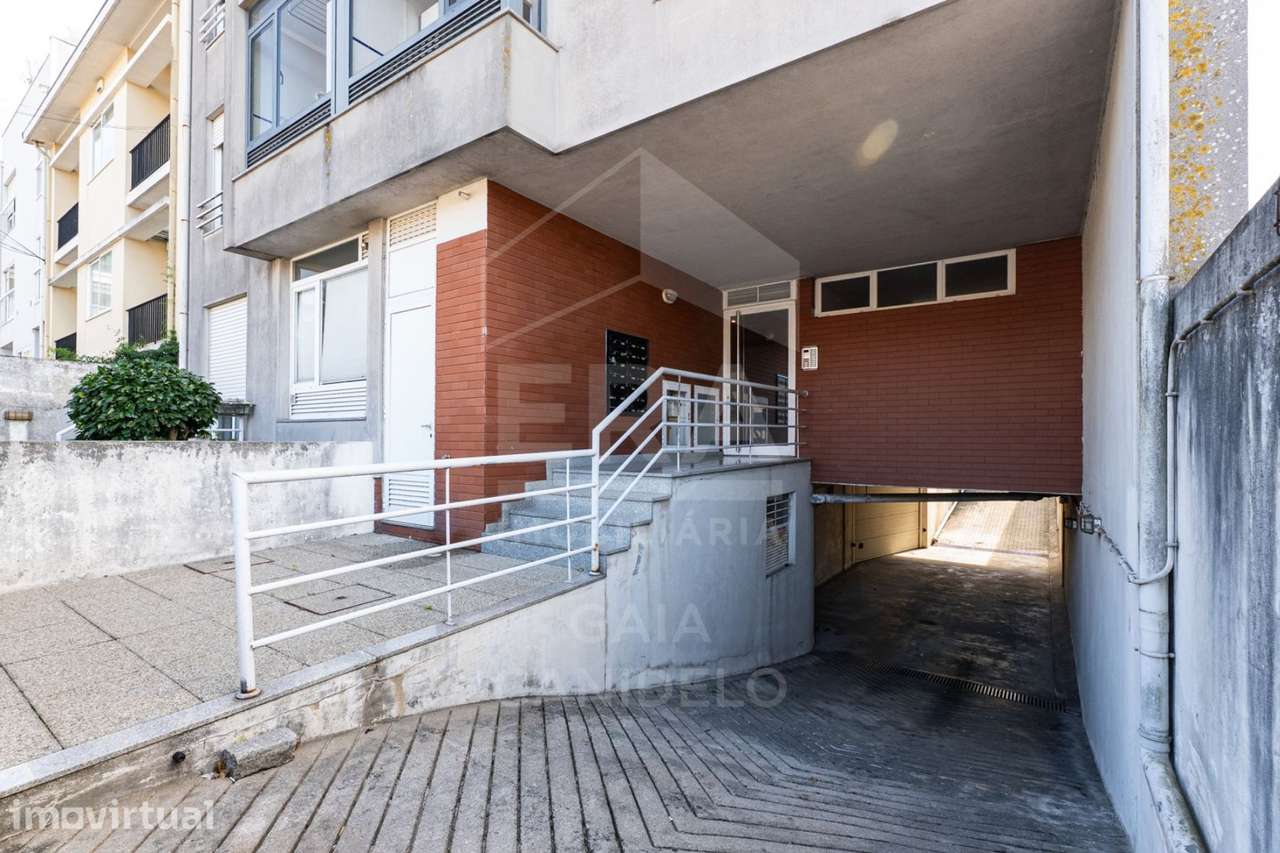 T1 com Terraço junto ao Metro - Grande imagem: 2/25