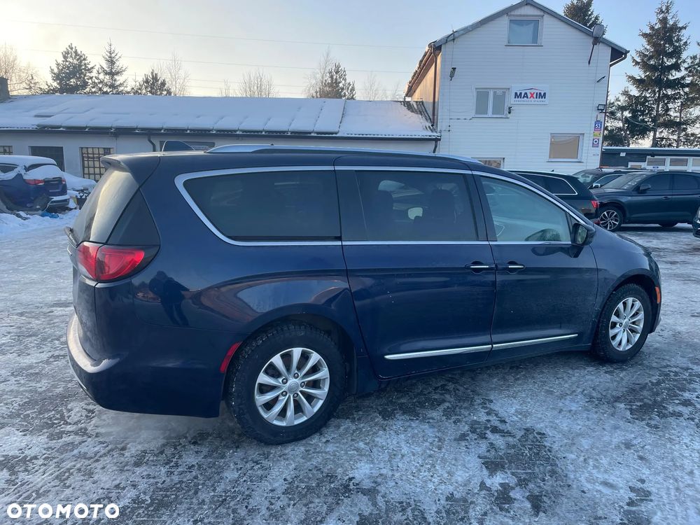 Chrysler Pacifica - 3