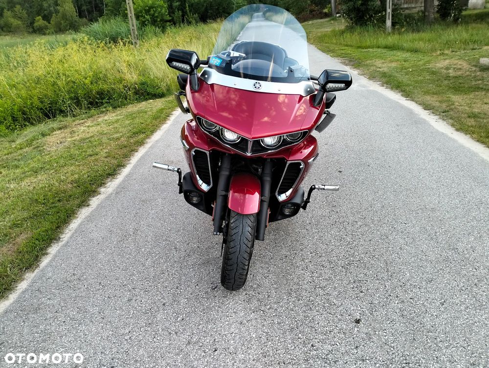 Yamaha Venture - 7