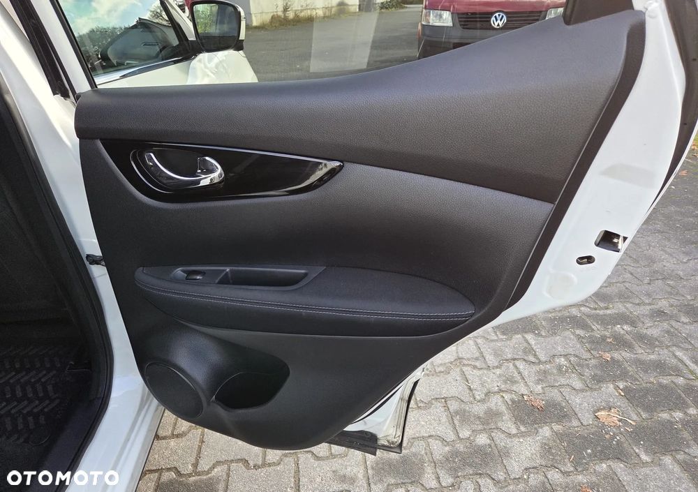 Nissan Qashqai 1.6 DIG-T N-Connecta - 28