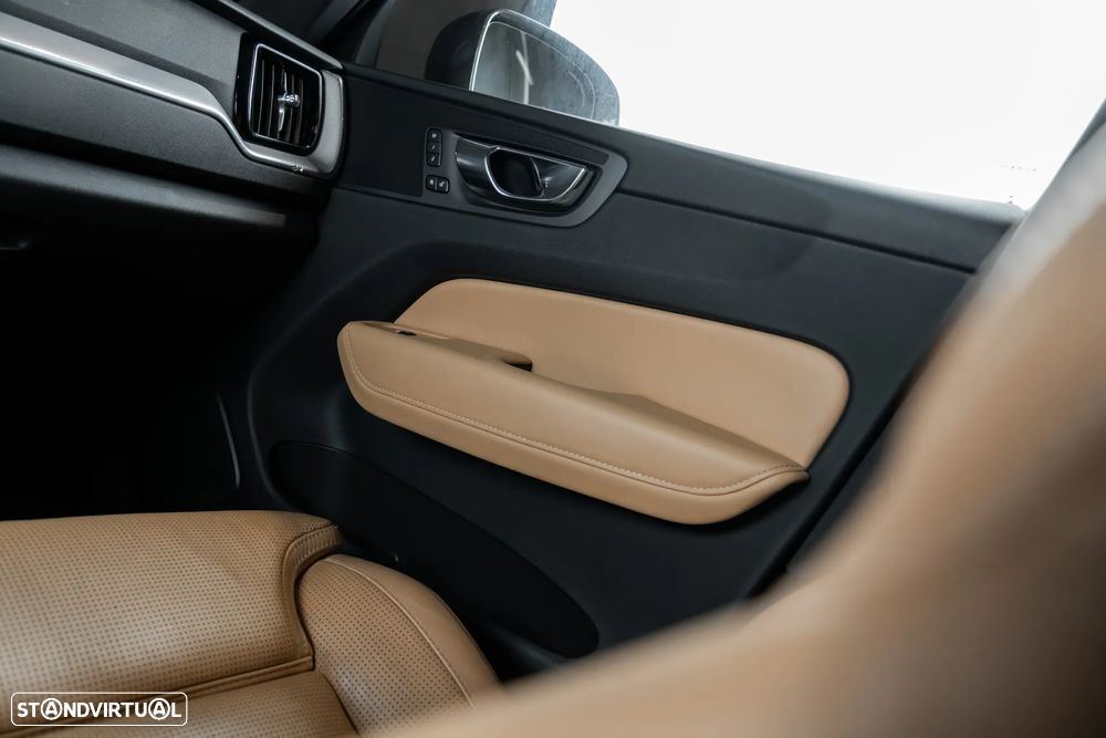 Volvo XC 40 2.0 D4 Inscription AWD - 24