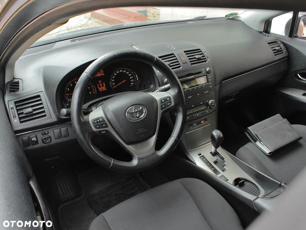 Toyota Avensis 1.8 Premium MS - 17