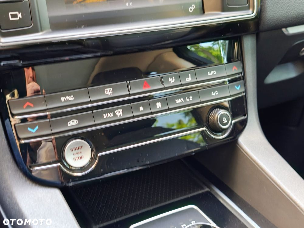 Jaguar F-Pace 2.0 i4P AWD Prestige - 22