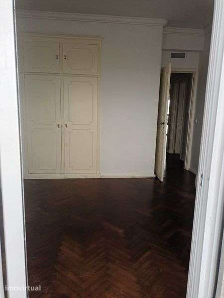 Arrenda-se Apartamento T4+1 Alvalade - Grande imagem: 3/12
