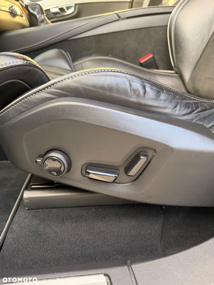 Volvo XC 90 B5 D AWD R-Design - 29