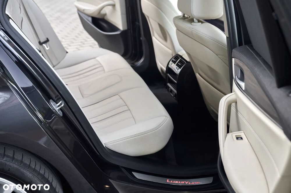 BMW Seria 5 525d Luxury Line - 14