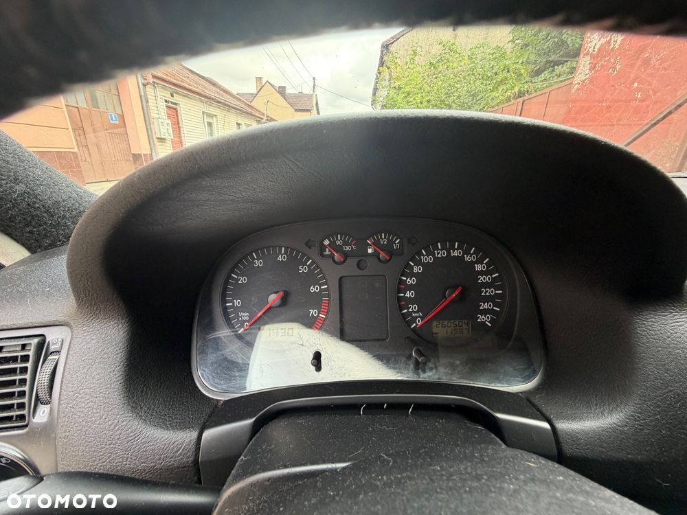 Volkswagen Golf 1.6 - 8