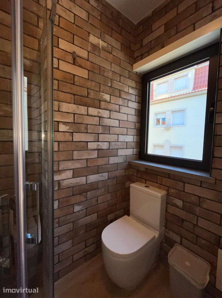 Quarto - localizado em Benfica Lisbon - Grande imagem: 5/15