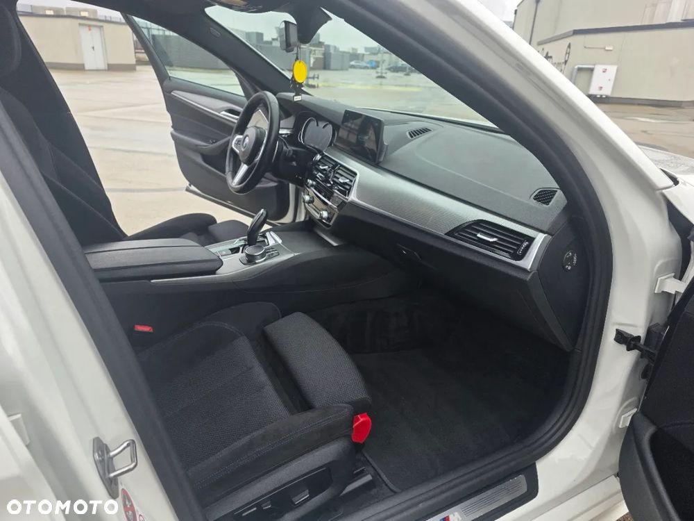 BMW Seria 5 520d xDrive - 12