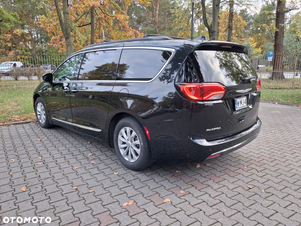 Chrysler Pacifica - 5