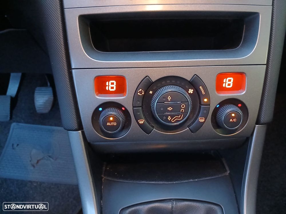 Peugeot 308 1.6 HDi Executive - 15