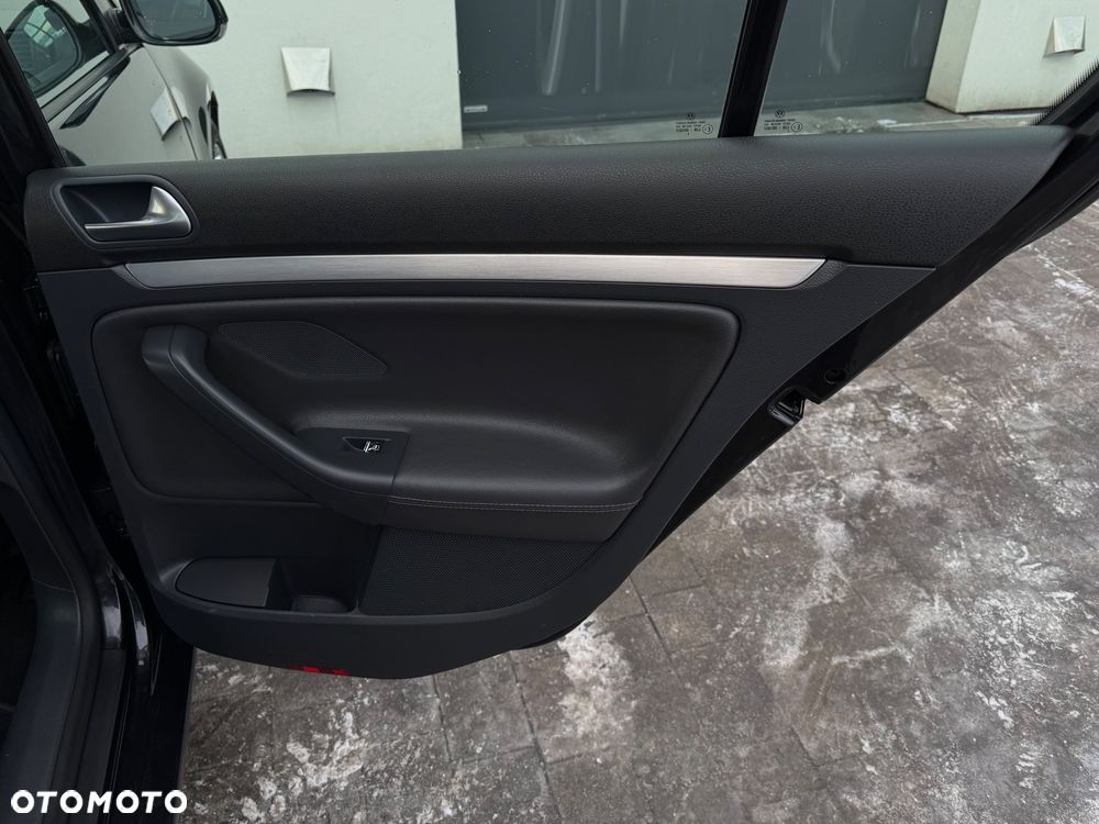 Volkswagen Golf 2.0 TDI DPF 4Motion Trendline - 30