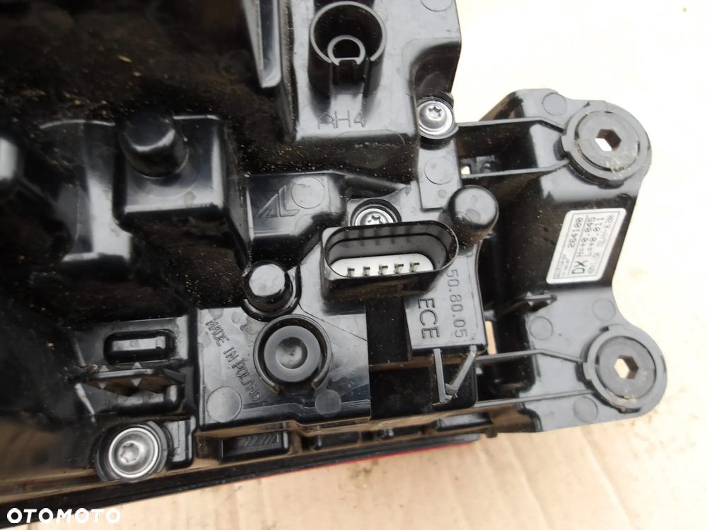 LAMPA PRAWY TYL LED AUDI A4 B9 KOMBI 8W9945092C - 9