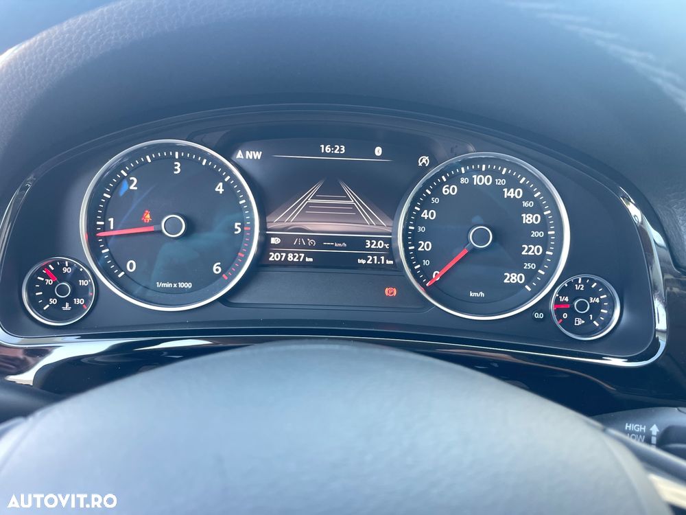 Volkswagen Touareg 3.0 V6 TDI SCR Blue Motion DPF Automatik - 38