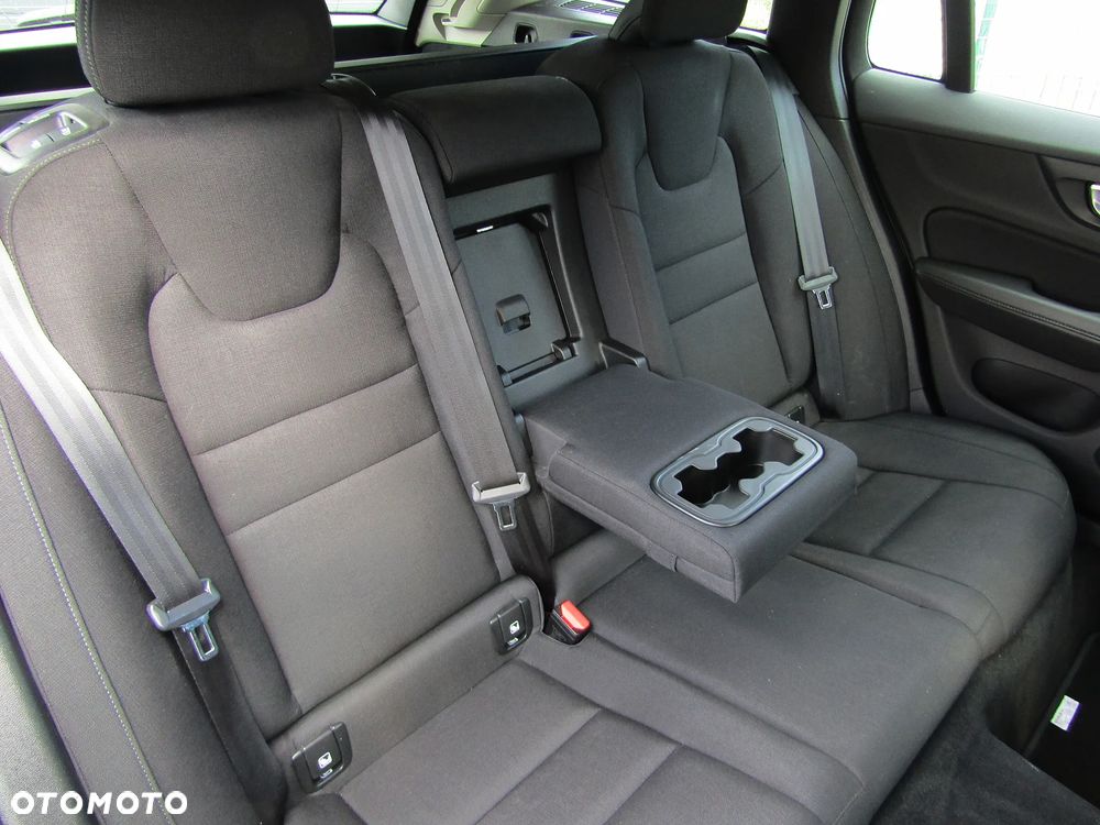 Volvo V60 T4 Momentum - 33