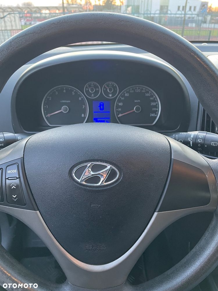 Hyundai i30 1.6 Comfort - 12
