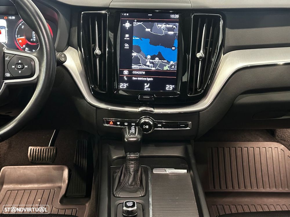 Volvo XC 60 2.0 D4 Momentum AWD Geartronic - 19