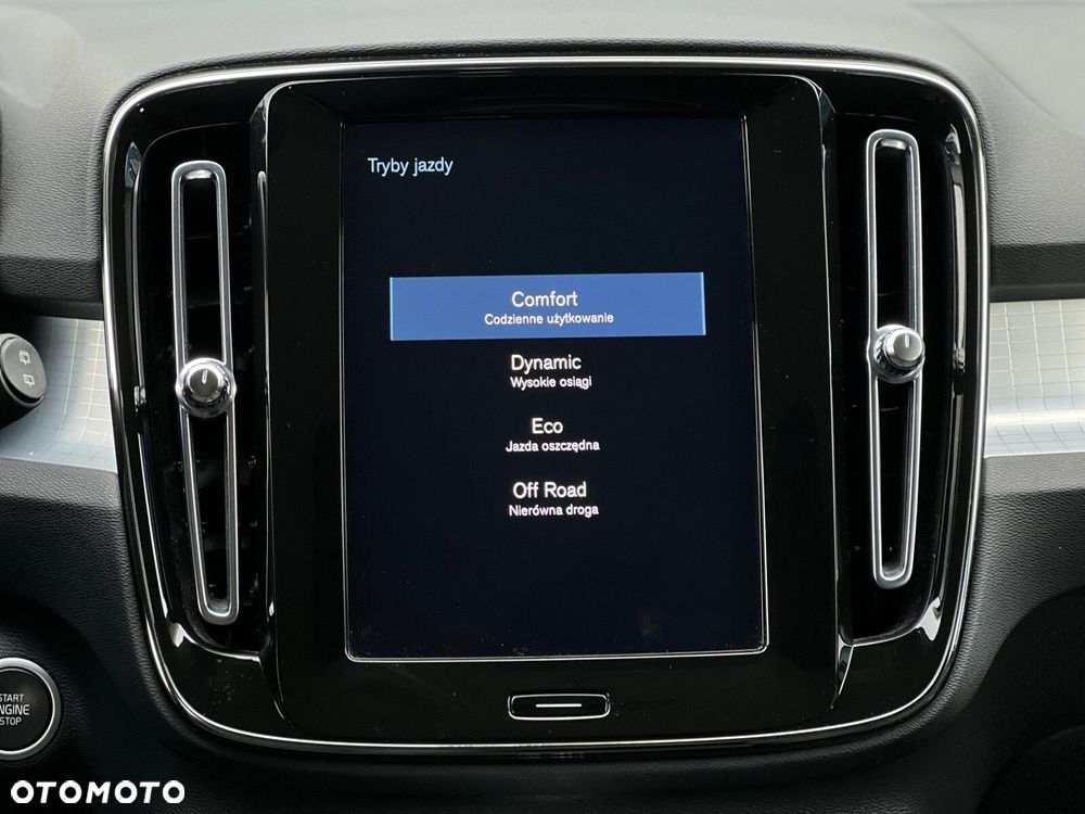 Volvo XC 40 T3 Momentum Pro - 33