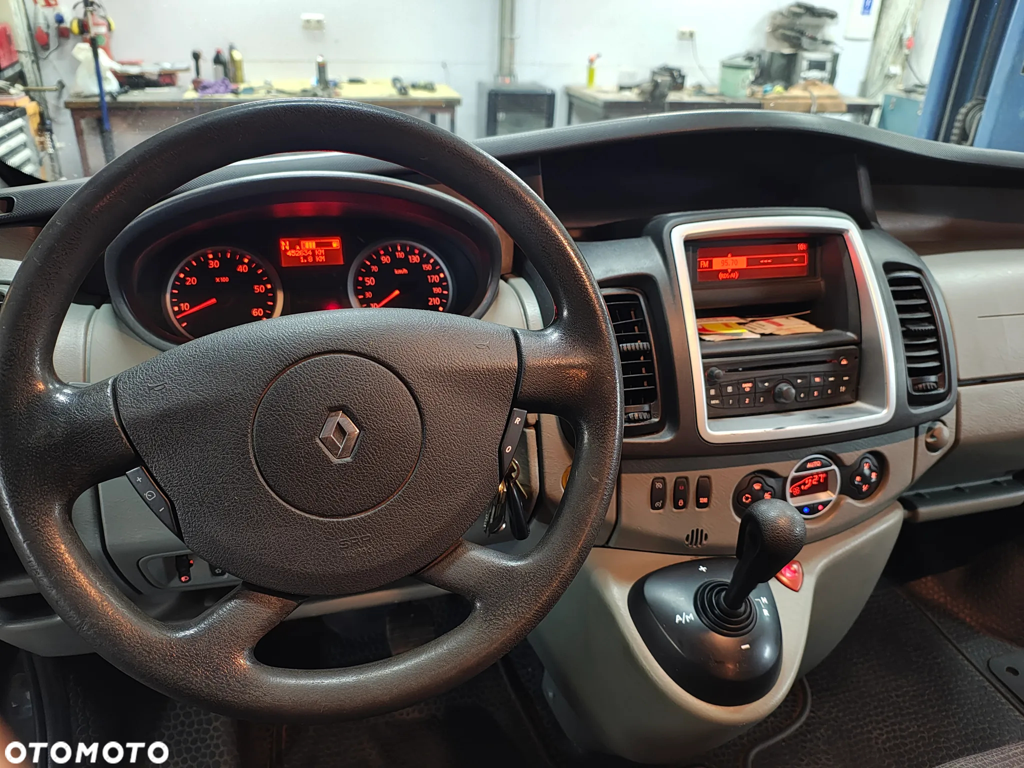 Renault Trafic 2.0 dCi 115 FAP Passenger Quickshift Black Edition - 8