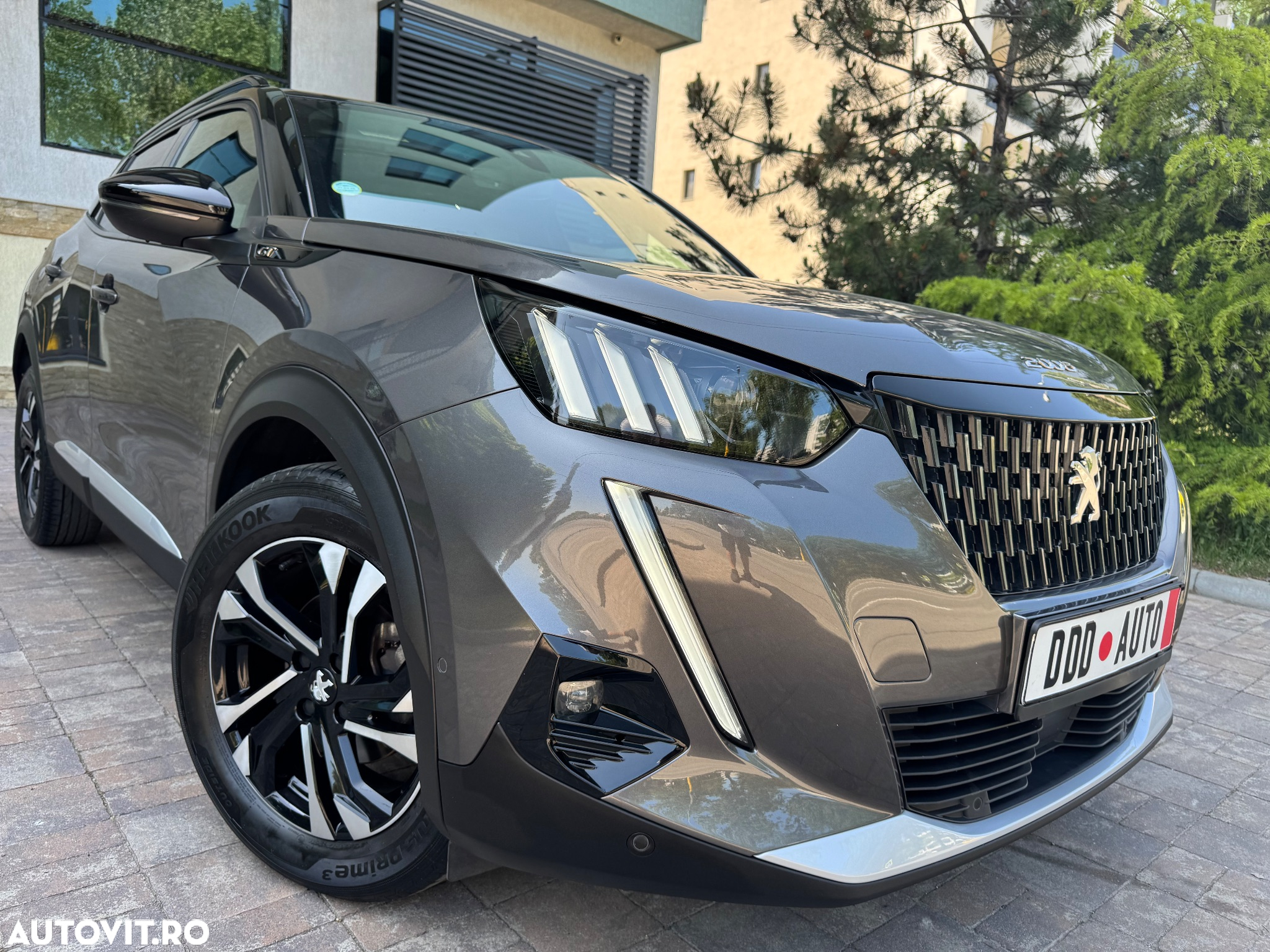 Peugeot 2008 PureTech 130 EAT8 GT - 2
