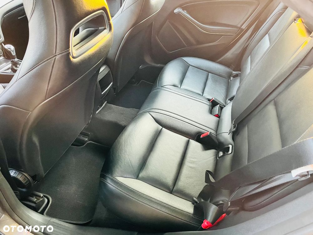 Mercedes-Benz CLA 180 - 8