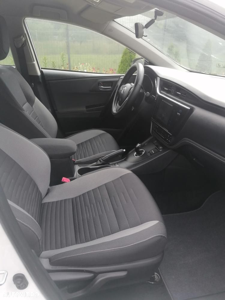 Toyota Auris 1.8 L VVT-i Hybrid Luna - 6