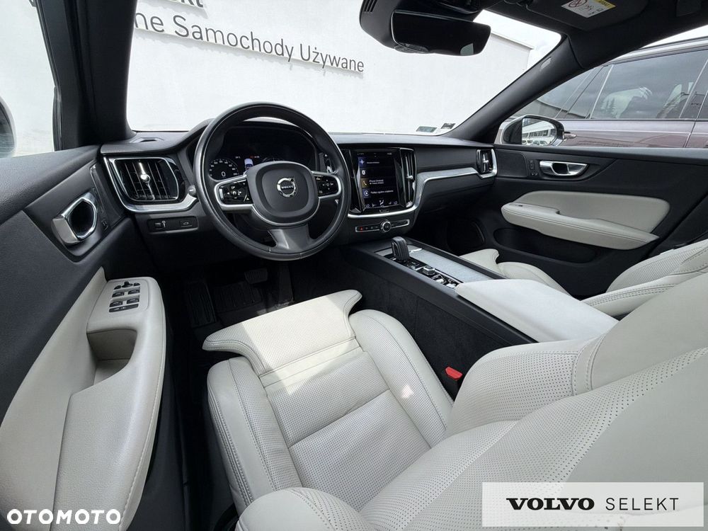 Volvo V60 Cross Country - 12