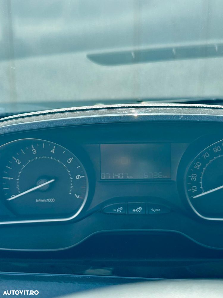 Peugeot 2008 1.2 L PureTech ETG Allure - 4