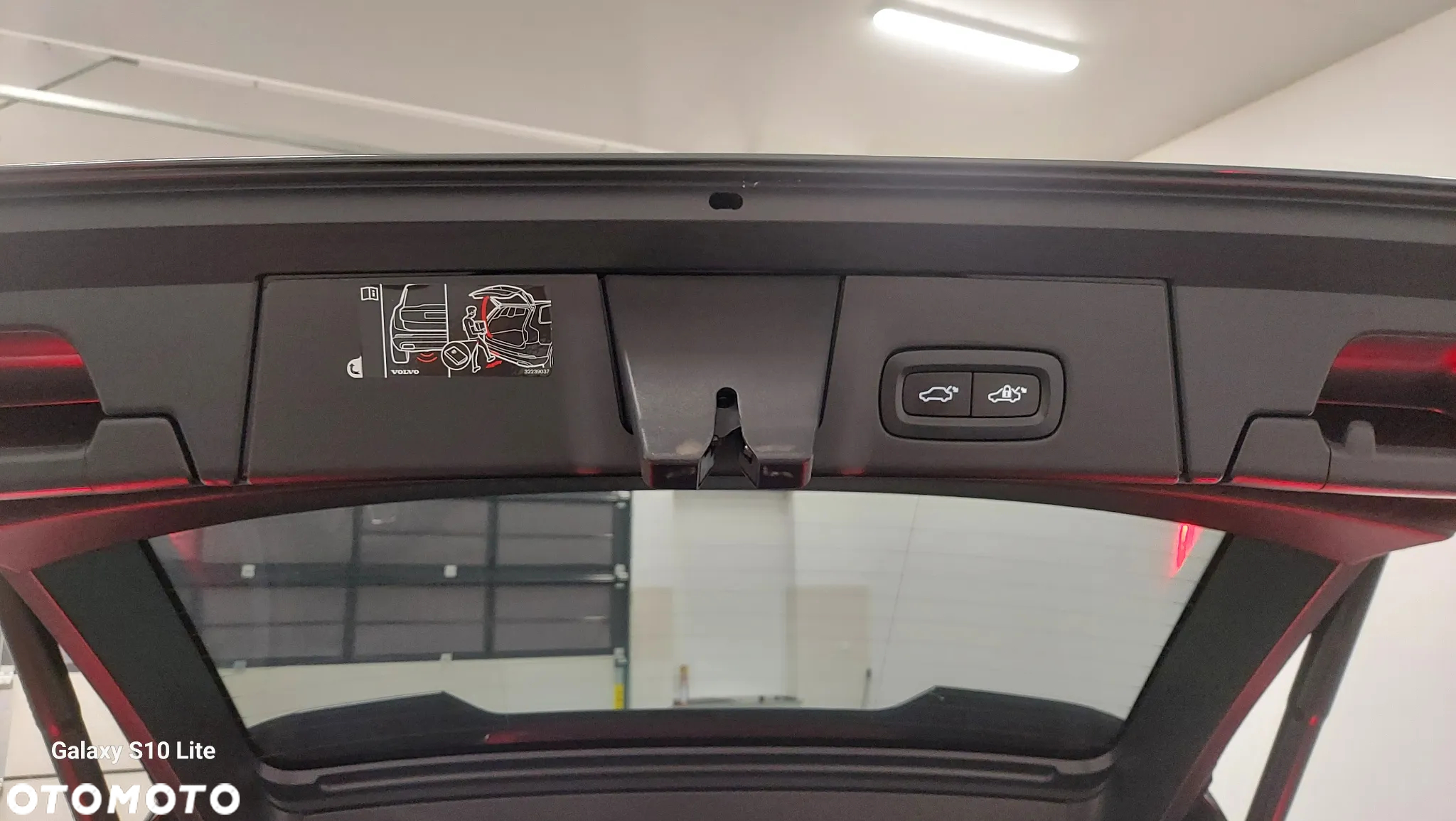 Volvo V90 T8 Twin Engine AWD R Design - 11