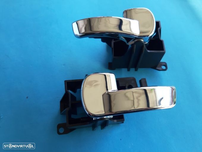 Puxador pega muleta porta Nissan Navara D40 NOVOS - 1