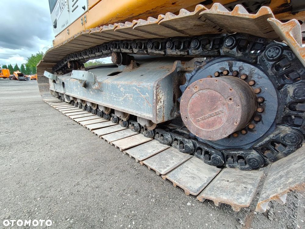 Liebherr R922 - 8