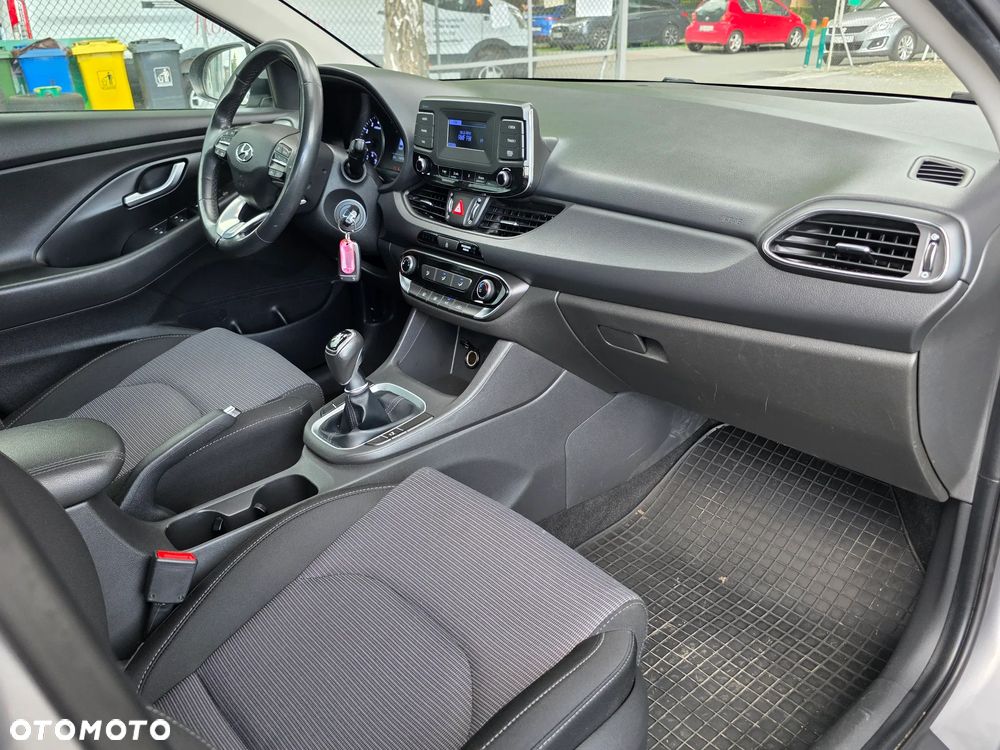 Hyundai i30 1.5 DPI Classic + - 4