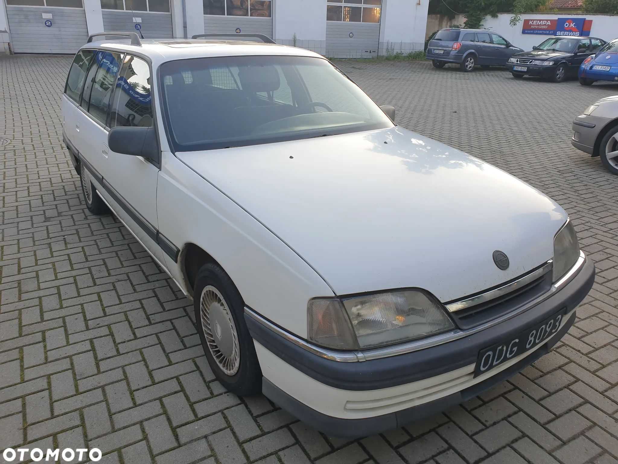 Opel Omega Kombi 2.0i LS - 1