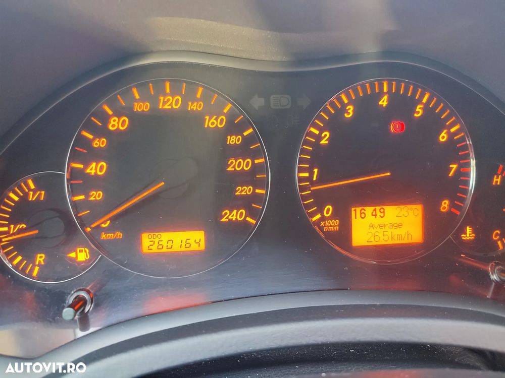 Toyota Avensis - 13