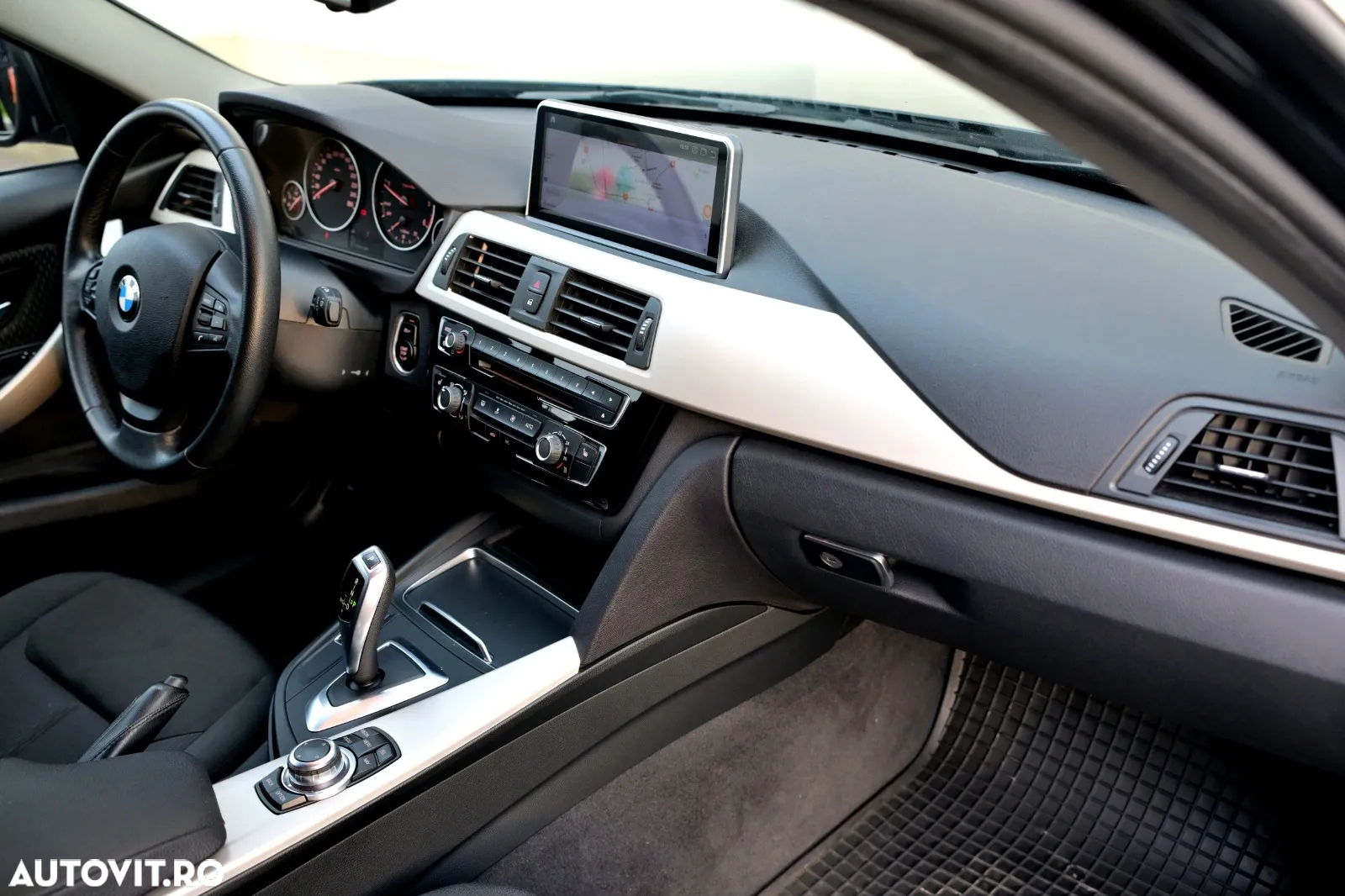 BMW Seria 3 320d Touring xDrive Aut. - 24