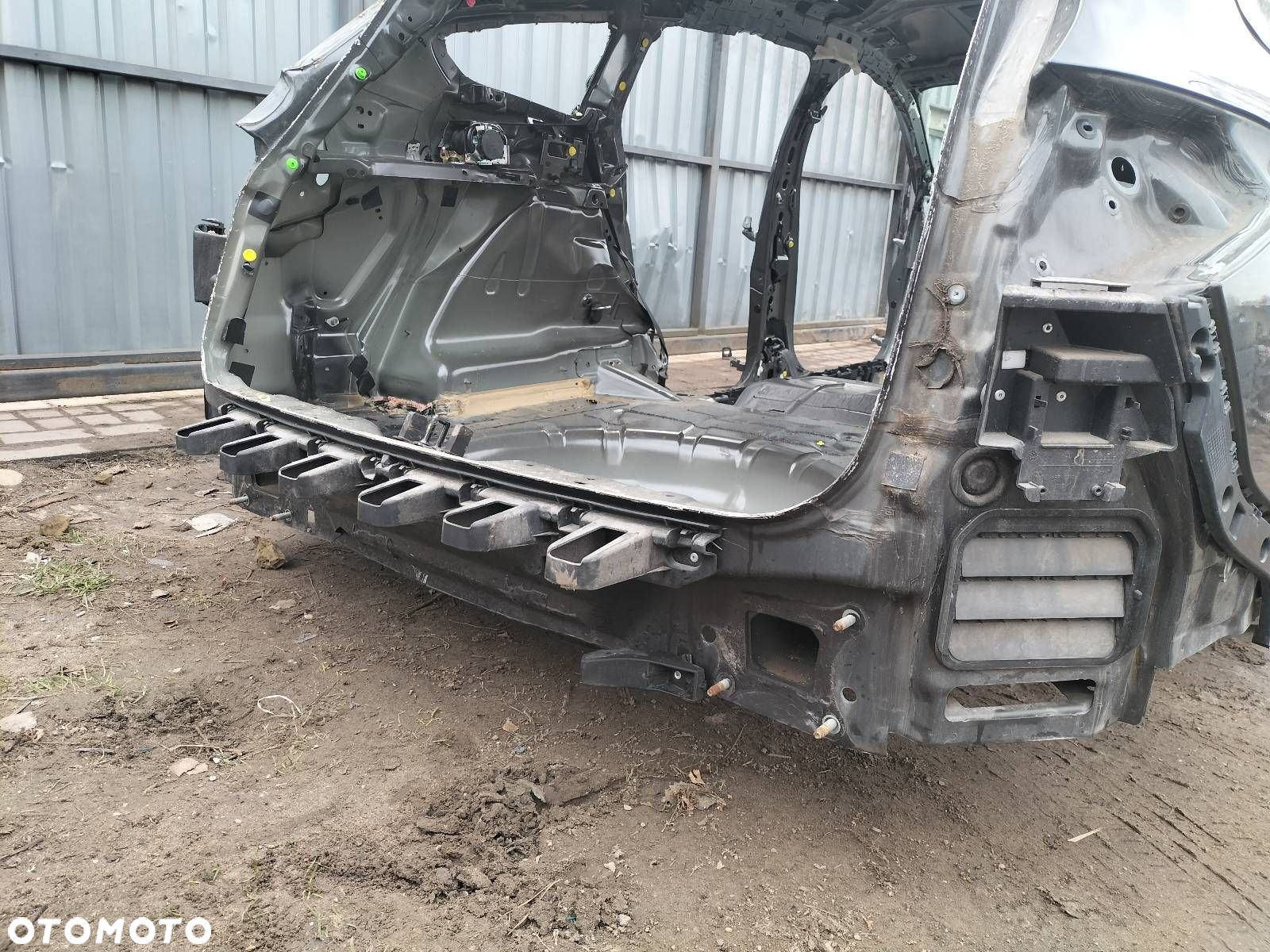 WANNA BAGAŻNIKA PAS TYLNY FORD FOCUS MK4 KOMBI BJ - 2