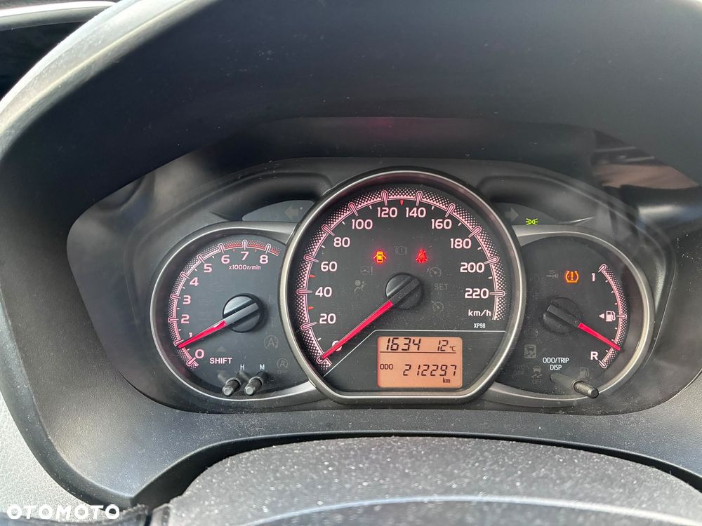 Toyota Yaris - 10