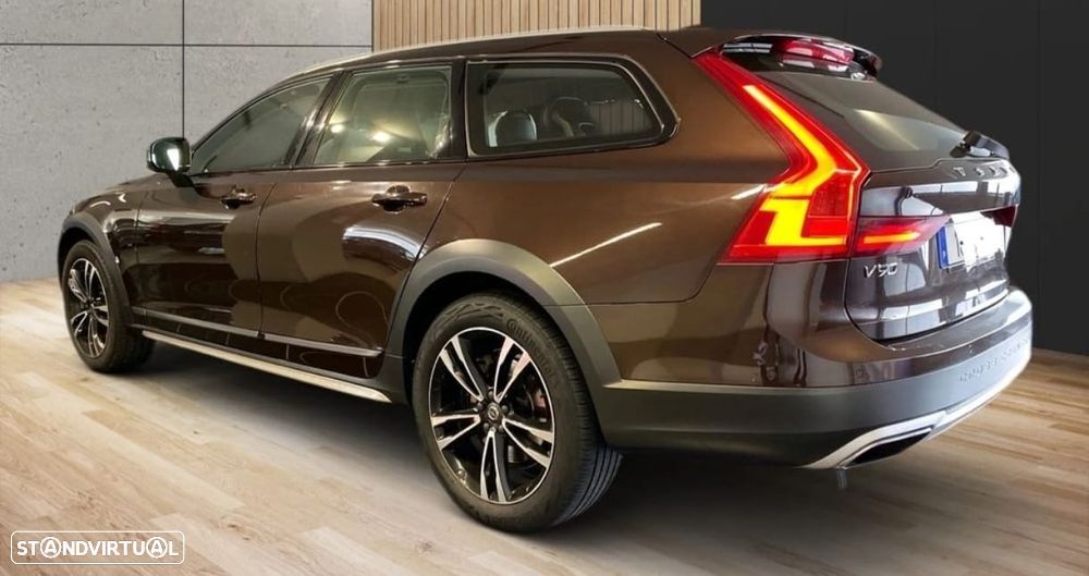 Volvo V90 2.0 D4 Momentum Geartronic - 3