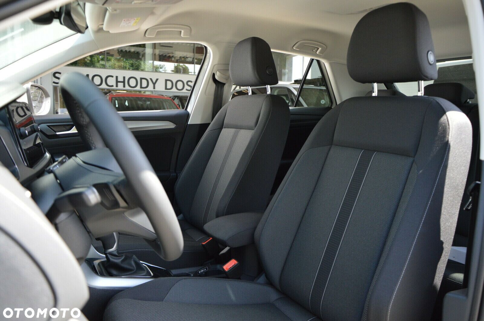 Volkswagen T-Roc - 8