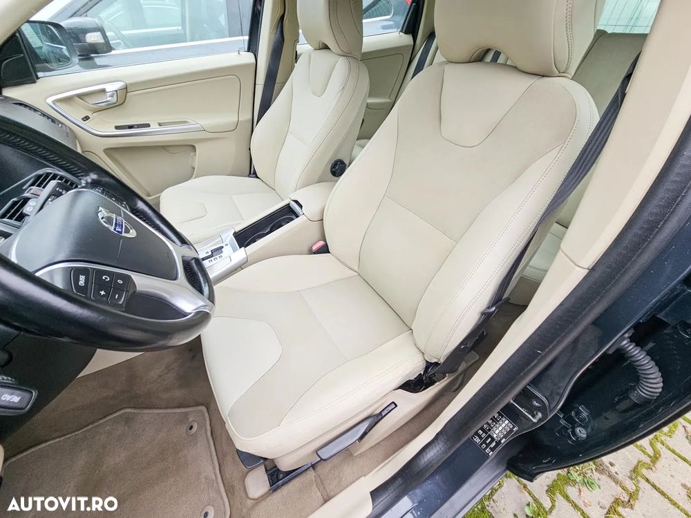 Volvo XC 60 D3 AWD Aut. Momentum - 19