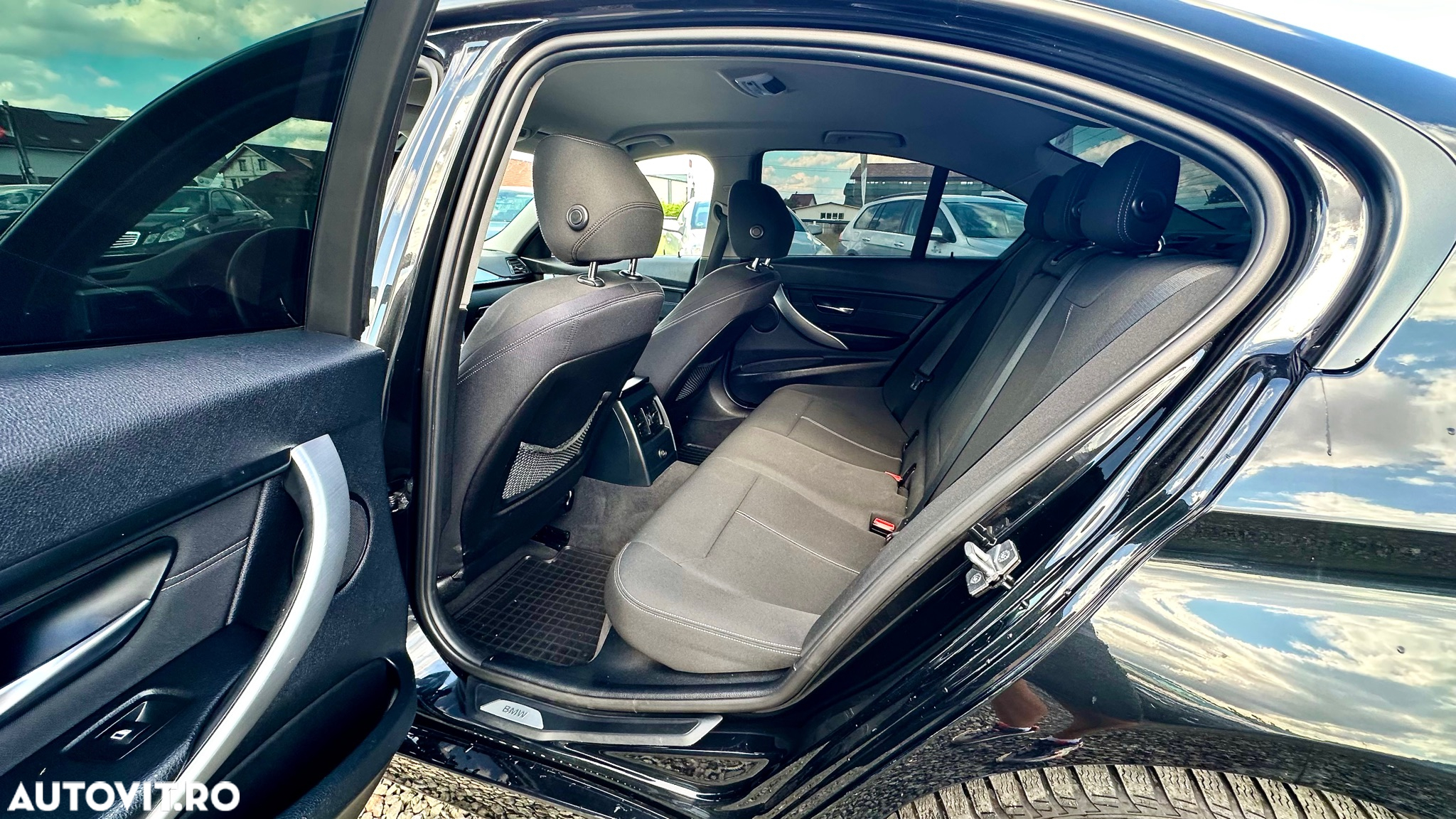BMW Seria 3 318d Touring Blue Performance Sport Line - 6