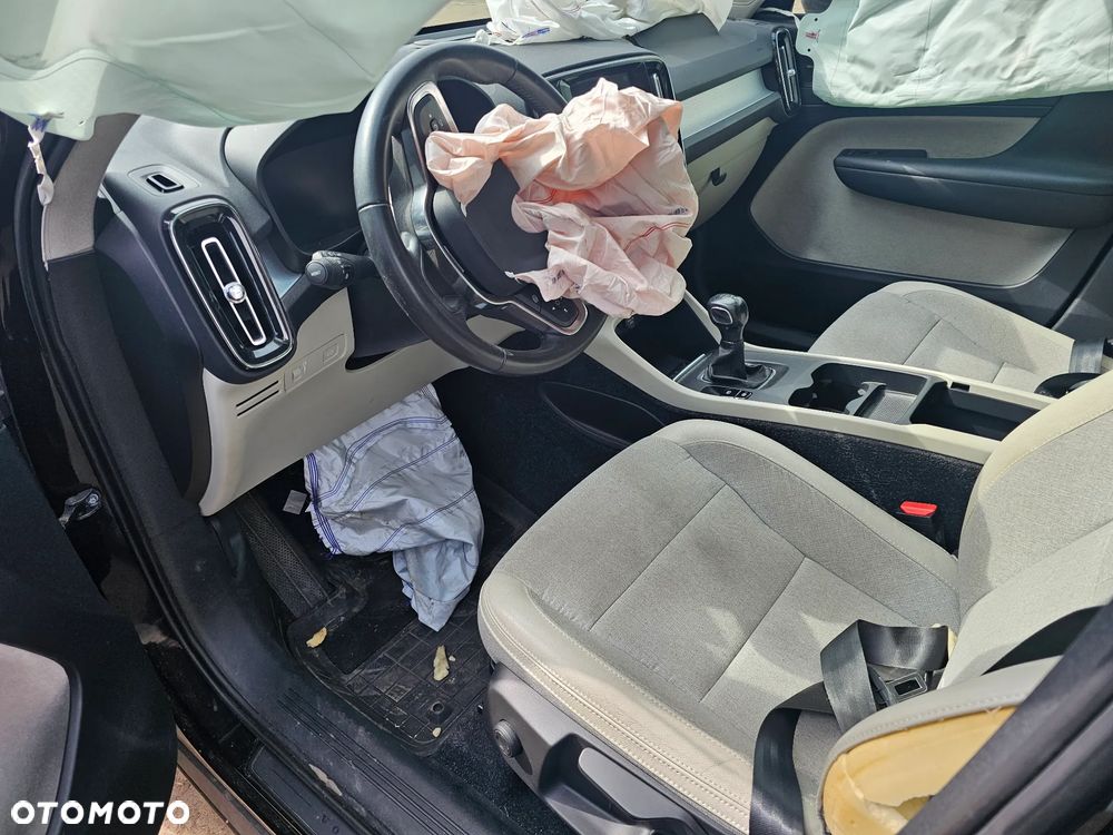 Volvo XC 40 D3 Momentum - 9