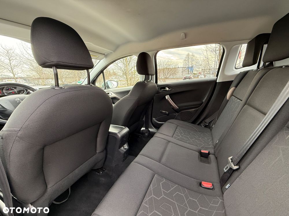 Peugeot 2008 1.6 BlueHDi Style - 10