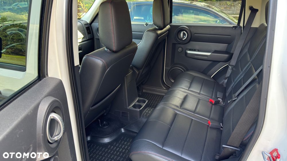 Dodge Nitro 4.0 V6 RT - 17